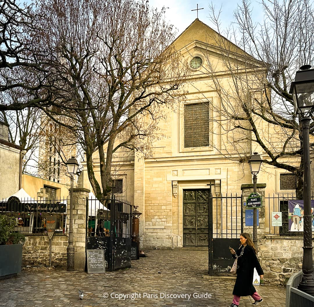 Pere Lachaise Cemetery in Paris - Chopin's tomb