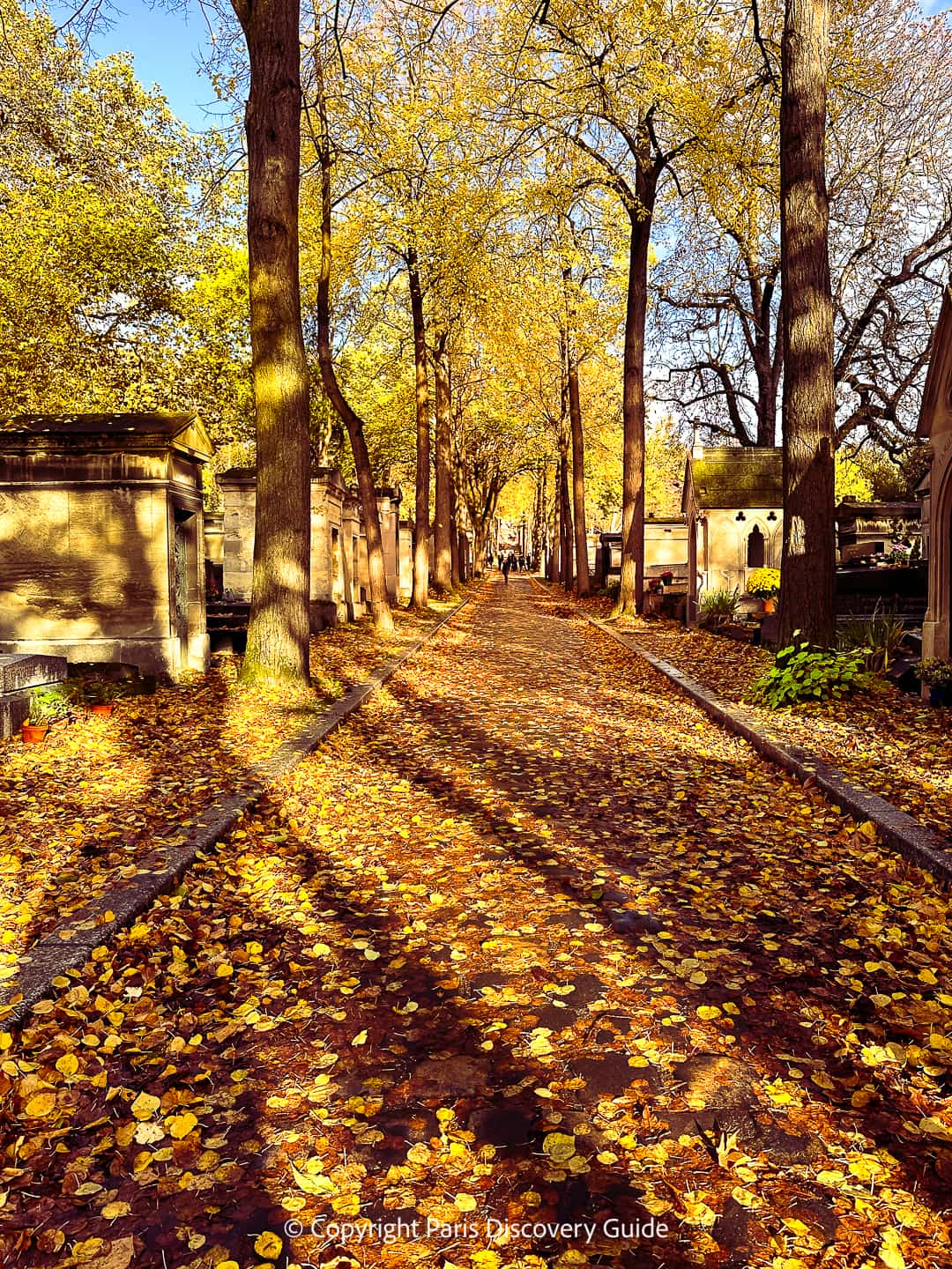 Pere Lachaise in autumn