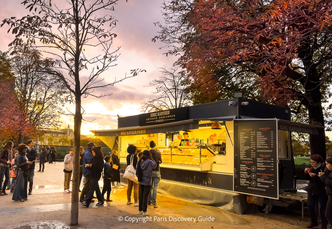 October evening - Eric Kayser bakery kiosk in Tuileries Garden