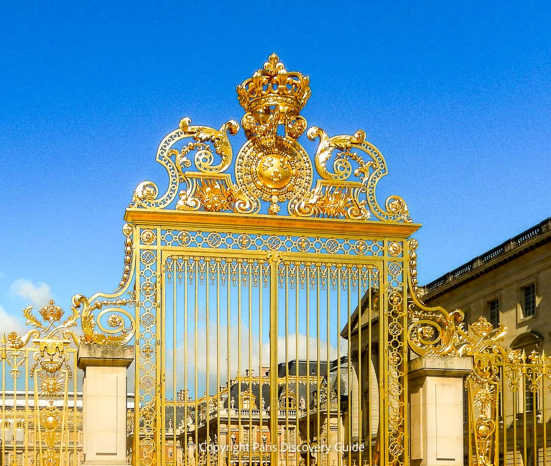 Golden gate to the Palace of Versailles