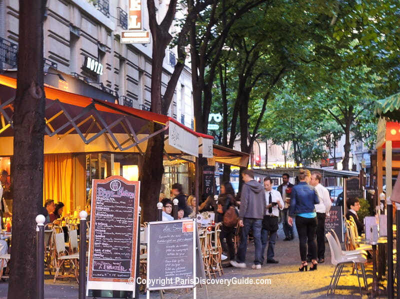 Terrace dining in the Convention neighborhood near Hotel Moderniste