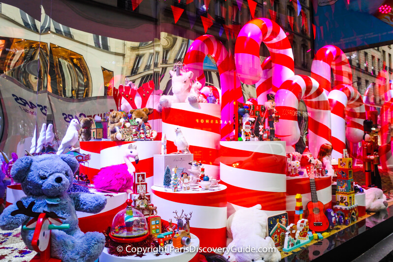 Christmas 2020: The window displays of fashion houses in pictures