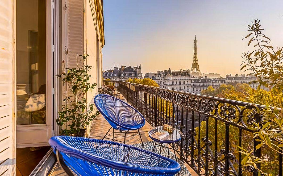 Paris' Top Hotels with Stunning Eiffel Tower Views - Budget-Friendly Hotels with Eiffel Tower Sightlines