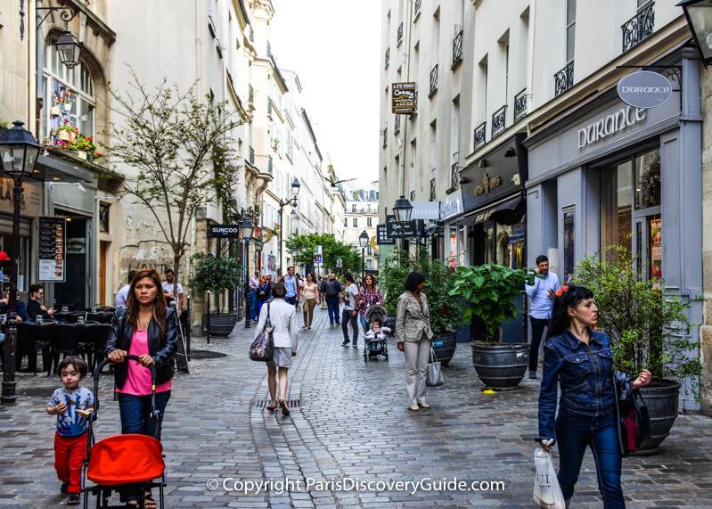 Luxury Shopping Street In Paris Stock Photo - Download Image Now