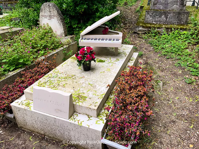 Grave of France Clidat in Paris